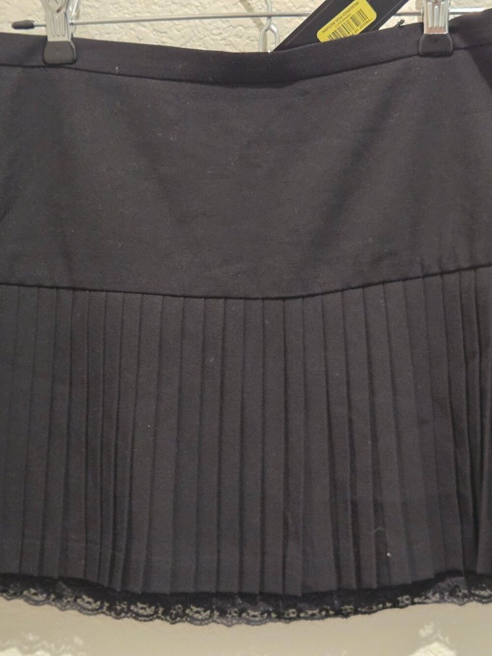 BCBGMax Azria Black Mini Pleated Skirt Size 4 NWT